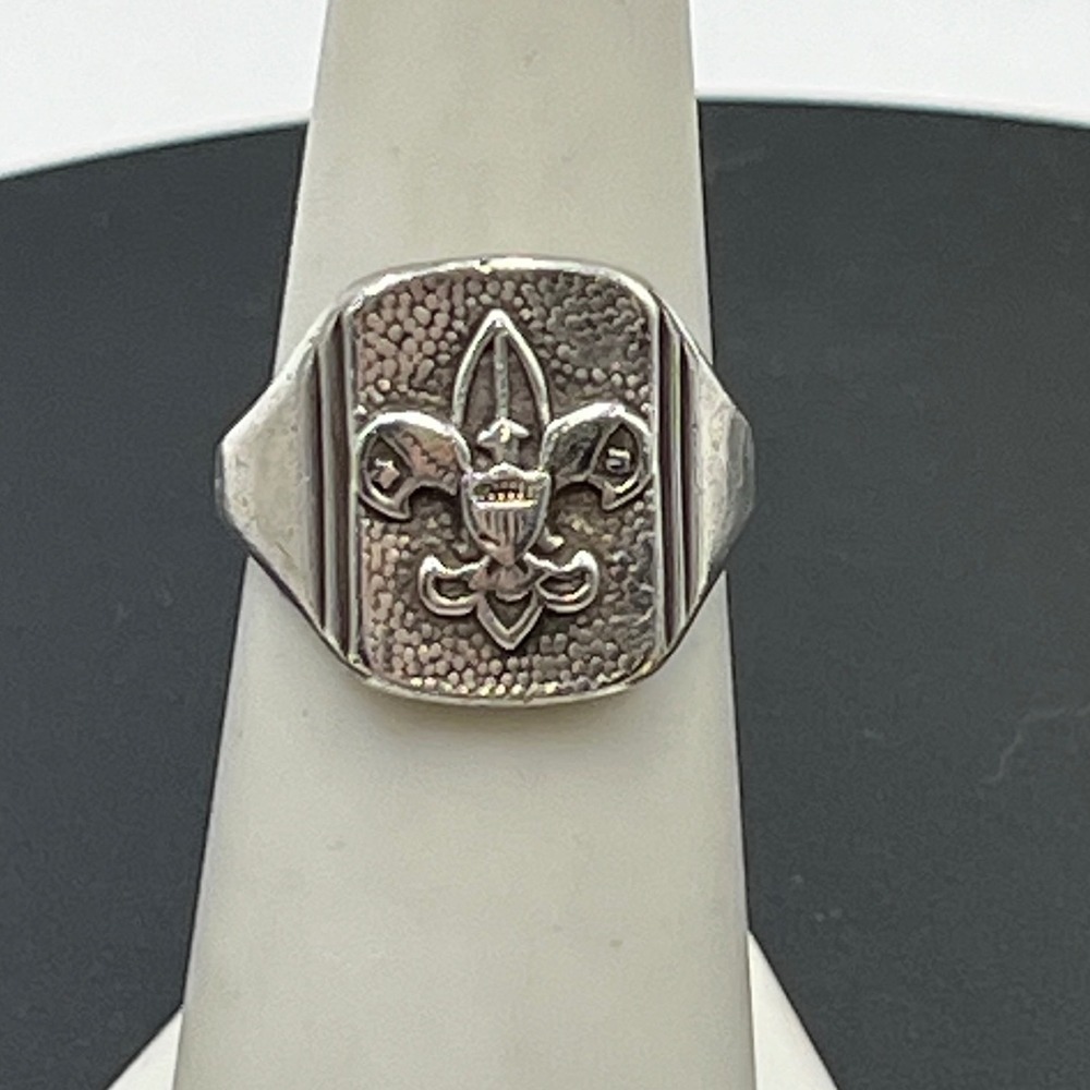 Boy Scouts America (BSA) Official vintage First Class emblem ring
sterling 6.5